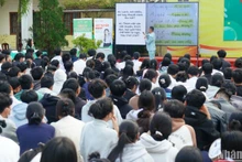 Hàng nghìn học sinh trung học phổ thông tại Đà Nẵng hào hứng với chương trình chăm sóc sức khỏe tinh thần 2025. (Ảnh: ANH ĐÀO)