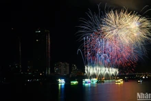 Đội Joho Pyro Professional Fireworks AB đến từ Phần Lan đã xuất sắc giành Ngôi vương DIFFb 2024 với phần thưởng trị giá 20.000 USD. (Ảnh ANH ĐÀO)
