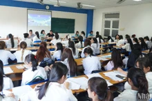 Ngày hội việc làm thu hút hàng ngàn lượt sinh viên tham gia phỏng vấn trực tiếp. (Ảnh: ANH ĐÀO)