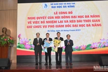 Đại học Đà Nẵng công bố nghị quyết bổ nhiệm lại đối với hai Phó Giám đốc, sáng ngày 20/9. Ảnh ANH ĐÀO