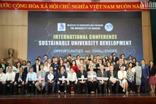 Các đại biểu tham dự khai mạc hội thảo “Phát triển đại học bền vững: Cơ hội và thách thức”. (Ảnh: ANH ĐÀO)