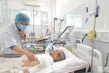 Bệnh viện Đà Nẵng liên tục tiếp nhận các ca chấn thương nặng do pháo nổ. Ảnh: ANH ĐÀO