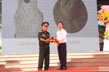 Bảo tàng Đà Nẵng tiếp nhận các hiện vật được hiến tặng năm 2022. (Ảnh: ANH ĐÀO)