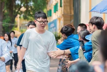 Thí sinh tại kỳ thi vào lớp 10 của Hà Nội năm học 2023-2024 (Ảnh: Trường THPT Việt Đức)