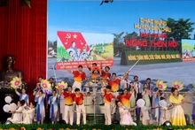 Được công nhận huyện đạt chuẩn nông thôn mới là niềm vinh dự, tự hào của Đảng bộ, chính quyền và nhân dân huyện Diễn Châu.