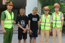 Hai đối tượng N.T.K và N.V.H.A bị bắt giữ. (Ảnh Công an Nghệ An cung cấp)