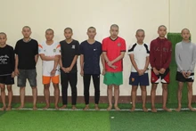 Chín đối tượng bị tạm giữ hình sự. (Ảnh: Công an Nghệ An)