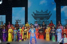 Chương trình “Hương sắc Việt Nam” tổng hòa các tiết mục ca, múa, nhạc độc đáo khắc họa đậm nét vẻ đẹp tà áo.