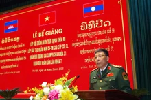 Thượng tướng Trần Việt Khoa, Giám đốc Học viện Quốc phòng phát biểu tại buổi lễ.