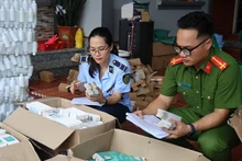 [Video] Triệt phá cơ sở sản xuất, buôn bán số lượng lớn mỹ phẩm giả tại Bắc Giang
