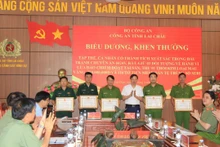 Chủ tịch tỉnh Lai Châu tặng Bằng khen cho các tập thể, cá nhân có thành tích xuất sắc trong đấu tranh phòng, chống tội phạm.