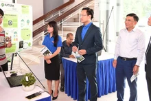 Đại diện đội Nature Voice thuyết trình trước các thành viên Ban tổ chức, Ban giám khảo Cuộc thi.