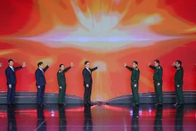 Các đồng chí lãnh đạo Đảng, Nhà nước và các bộ, ngành liên quan ấn nút khai trương Cơ sở dữ liệu văn bản pháp luật về quân sự, quốc phòng.