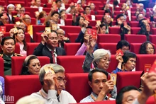 Các đại biểu biểu quyết thông qua danh sách 397 Ủy viên Ủy ban Trung ương Mặt trận Tổ quốc Việt Nam khóa X, nhiệm kỳ 2024-2029 tại Đại hội.