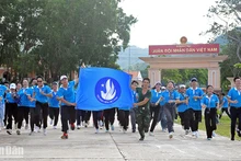 Lá cờ của Hội Sinh viên Việt Nam tung bay trong Giải chạy VUG Running trên đảo Thổ Châu.