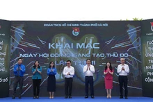 Đại diện Thành đoàn Hà Nội và các đơn vị liên quan thực hiện nghi thức khai mạc Ngày hội.