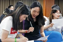 Sinh viên hào hứng tham gia các trò chơi tương tác và gắn kết tại sự kiện Pre-Departure Briefing năm 2023 tại Thủ đô Hà Nội.
