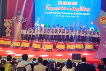 Liên hoan hợp xướng thu hút đông đảo học sinh phổ thông tham gia.