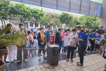 Đông đảo học sinh tham dự bài kiểm tra đánh giá năng lực