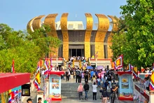 Đông đảo người dân, du khách về dự Lễ Giỗ Tổ Hùng Vương năm 2025.