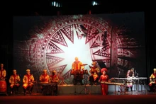 Tiết mục Hòa tấu đàn đá “Cội nguồn”.