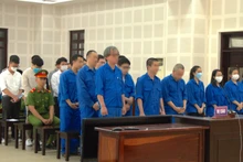 Các bị cáo tại phiên xét xử sơ thẩm.