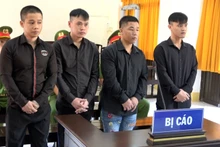 4 bị cáo Tiền, Vĩ, Sang, Nguyên tại phiên tòa.