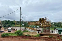 Thi công hạng mục cầu Nguyễn Văn Linh (thuộc Dự án đường Nguyễn Văn Linh, đoạn từ đường Trường Chinh đến đường Lê Thánh Tôn, thành phố Pleiku). 