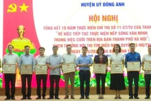 Huyện Đông Anh tuyên dương những tập thể, cá nhân gương mẫu trong thực hiện cưới văn minh.