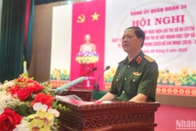 Trung tướng Đào Tuấn Anh, Phó Bí thư Đảng ủy, Tư lệnh Quân đoàn 34 phát biểu chỉ đạo Hội nghị. (Ảnh: ĐÌNH TĂNG)