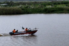 Lực lượng cứu hộ đang tìm kiếm nạn nhân.