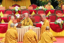 Nghi thức suy tôn Trưởng lão Hòa thượng Thích Trí Quảng lên ngôi vị Pháp chủ Giáo hội Phật giáo Việt Nam. (Ảnh: Duy Linh)