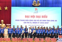 Ban chấp hành Tỉnh đoàn Long An khóa XI, nhiệm kỳ 2022-2027 ra mắt Đại hội.