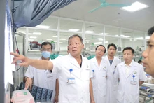 Tại Bệnh viện Hữu nghị Việt Đức, lãnh đạo bệnh viện cũng sẽ kiểm tra, giám sát thường xuyên tua trực cấp cứu 24/24 giờ.