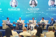 Các đại biểu chia sẻ tại tọa đàm.