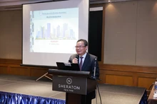Thứ trưởng Lao động-Thương binh và Xã hội Lê Văn Thanh phát biểu tại hội thảo. 