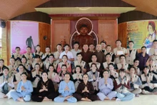Nhóm Thiện Từ Tâm trong chương trình thiện nguyện nấu ăn, phát quà cho các bé tại Mái ấm Mây Ngàn, Tây Ninh. 
