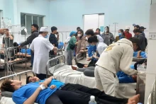 Gần 100 công nhân ở Đồng Nai bị ngộ độc thực phẩm nằm điều trị tại cơ sở y tế. 