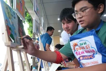 Các em nhỏ háo hức tham gia chương trình tại lễ phát động cuộc thi sáng 21/10.