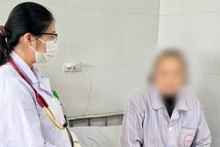 Bệnh nhân nằm điều trị tại Bệnh viện Bệnh nhiệt đới Trung ương. 