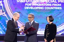 Giáo sư Thalappil Pradeep nhận giải Nhà khoa học Nước đang phát triển.