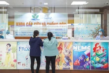 Trưởng khoa Cấp cứu và Chống độc, Bệnh viện Nhi Trung ương tiếp nhận 2 bệnh nhi bị chấn thương lách.