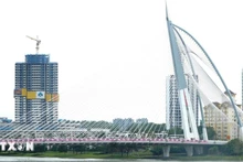Cầu Seri Wawasan - địa danh nổi tiếng ở Thủ đô hành chính Putrajaya của Malaysia. (Ảnh: TTXVN)