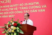 Đồng chí Phạm Tất Thắng, Ủy viên Trung ương Đảng, Phó Trưởng Ban Thường trực Ban Dân vận Trung ương phát biểu tại hội nghị.