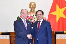 Bộ trưởng Ngoại giao Bùi Thanh Sơn tiếp Thứ trưởng Ngoại giao Nhật Bản Takaghi Kei, Trưởng đoàn Nhật Bản dự Hội nghị OECD-Đông Nam Á. (Ảnh: Báo Quốc tế)
