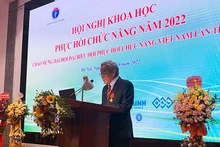 Phó Giáo sư, Tiến sĩ, Thầy thuốc nhân dân Trần Trọng Hải, Chủ tịch Hội Phục hồi chức năng phát biểu khai mạc. 