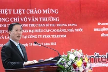 Đồng chí Võ Văn Thưởng đánh giá Công ty Star Telecom là một trong những hình mẫu về hợp tác, đầu tư, kinh doanh của Việt Nam tại Lào. (Ảnh: XUÂN SƠN)