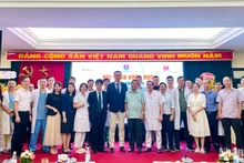 Hai chuyên gia Nhật Bản chia sẻ nhiều kỹ thuật mới tại hội thảo. (Ảnh: T.H)