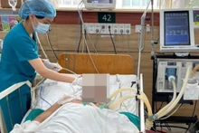 Trường hợp ngộ độc ma túy nặng nề nằm điều trị tại Bệnh viện Bạch Mai. 