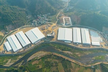 Chỉ sau sáu tháng thi công nhà xưởng của Công ty TNHH sản xuất giày Chung Jye Bắc Kạn-Việt Nam đã cơ bản hoàn thành nhờ có sẵn mặt bằng trong cụm công nghiệp Huyền Tụng, thành phố Bắc Kạn (tỉnh Bắc Kạn). (Ảnh TUẤN SƠN) 